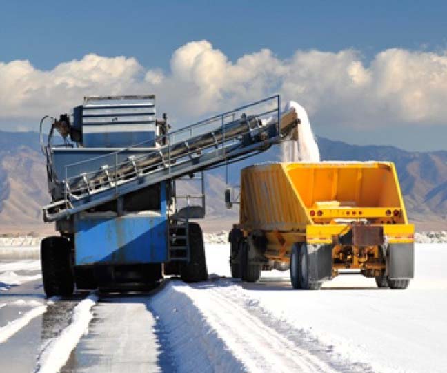 How to improve the work efficiency of salt harvesting machine?